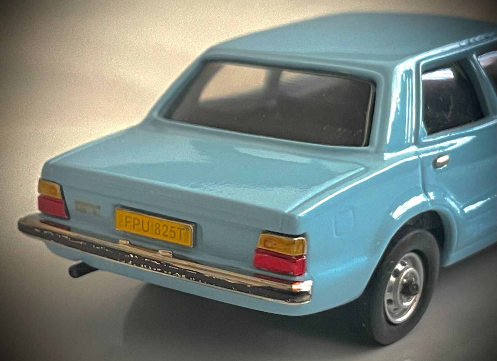 Lansdowne LDM 56 – 1979 Ford Cortina MKIV 1.6L, 4-Door Saloon (Bermuda Blue)
