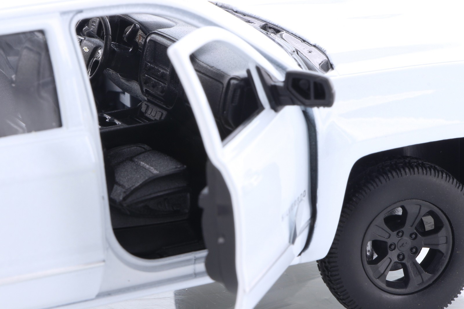 2017 CHEVY SILVERADO PICKUP WELLY 24083/4D 1/29 scale DIECAST CAR