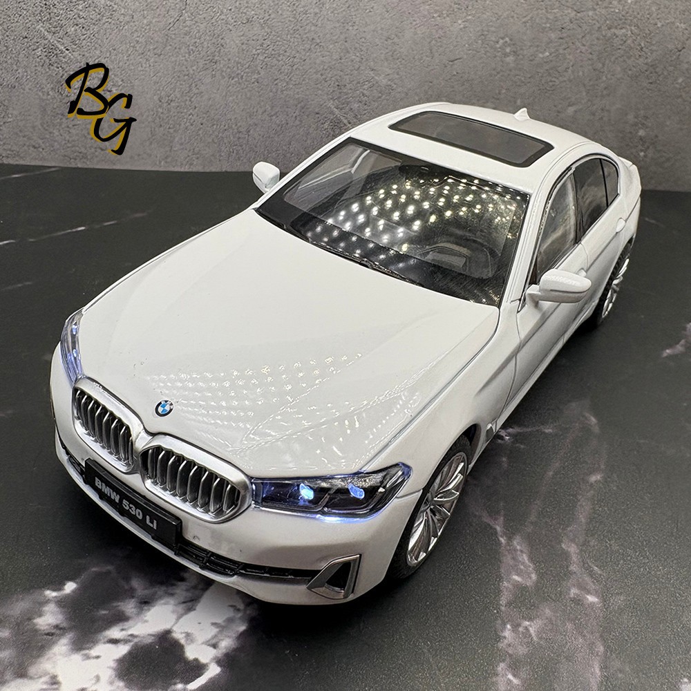 2024/2026 BMW 530Li 5 Series 1:24 Scale Diecast Model – White – Licensed – W/Box