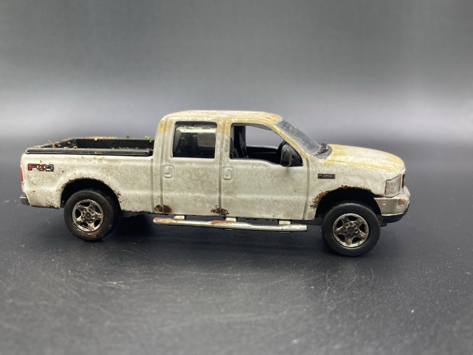 2004 Ford F-250 Weathered Rusty 1/64 Diecast Custom Super Duty 4×4 Pickup Truck