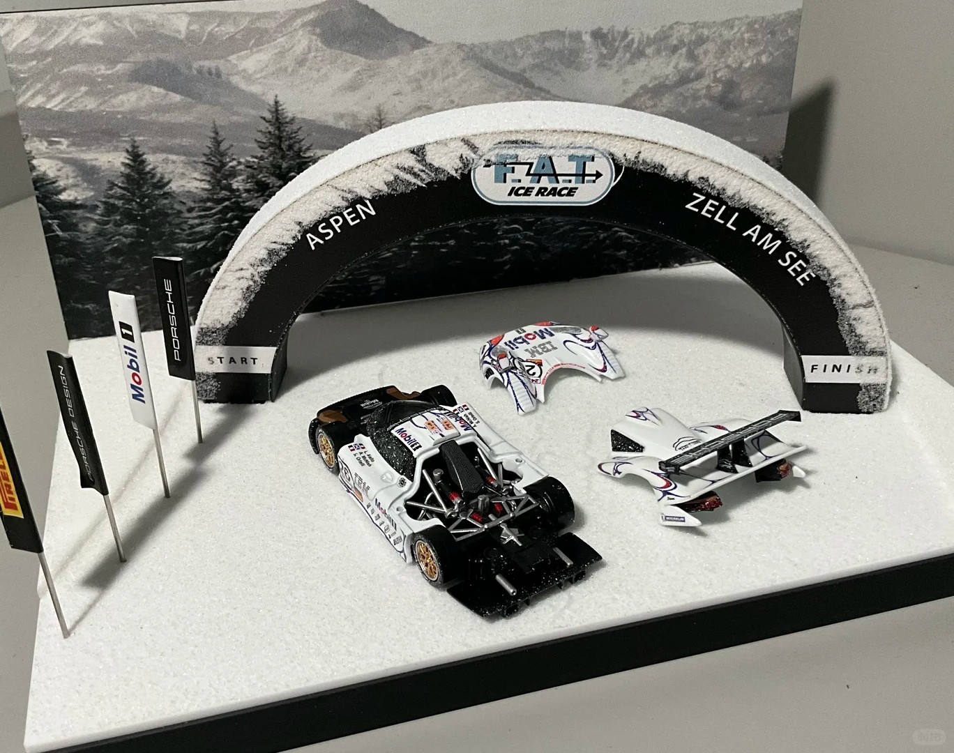 Trends Hobby 1/64 Porsche 911 GT1 Aspen Ice Race Diorama HEC 2026 Set Limited