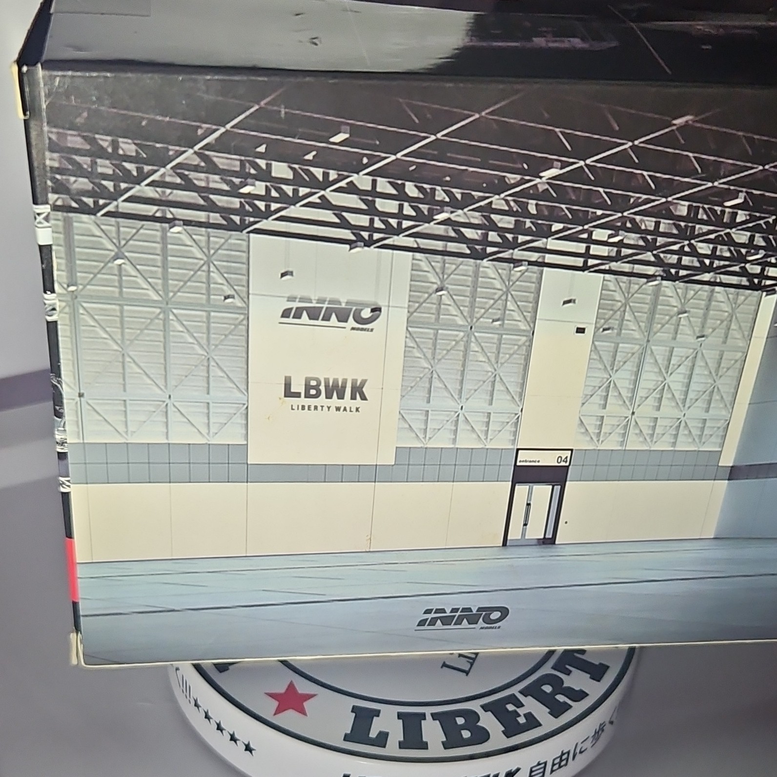 SEALED 1:64 INNO64 LBWK X INNO Auto Salon Diorama DIO64-001