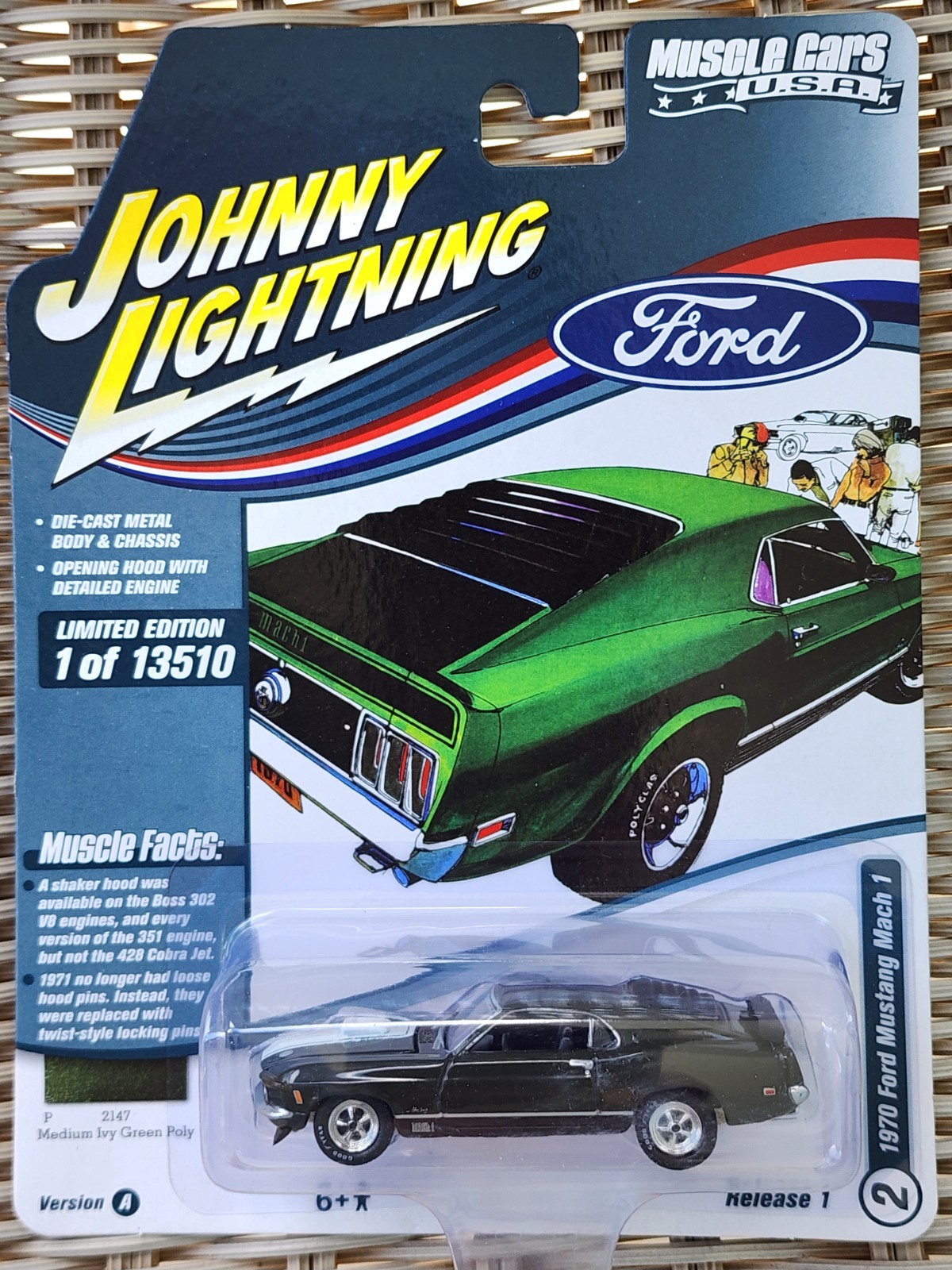 Johnny Lightning 1970 Ford Mustang Mach 1 Muscle Cars U.S.A. Ivy Green