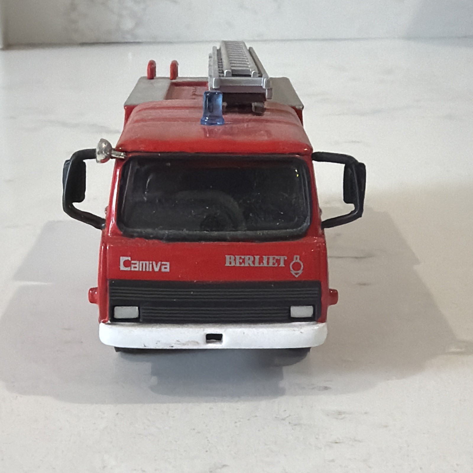 1:72 scale French truck 1980 Berliet 770 KB 6 diecast model fire engine