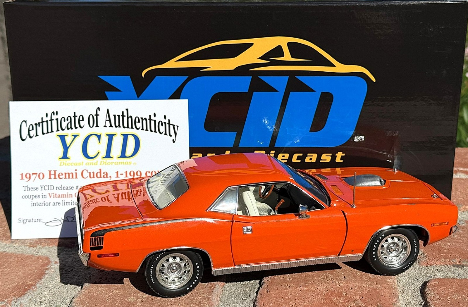 1/18 scale, YCID #43, 1970 HEMI Cuda, 1-199 in VITAMIN C ORANGE, NEW RELEASE !