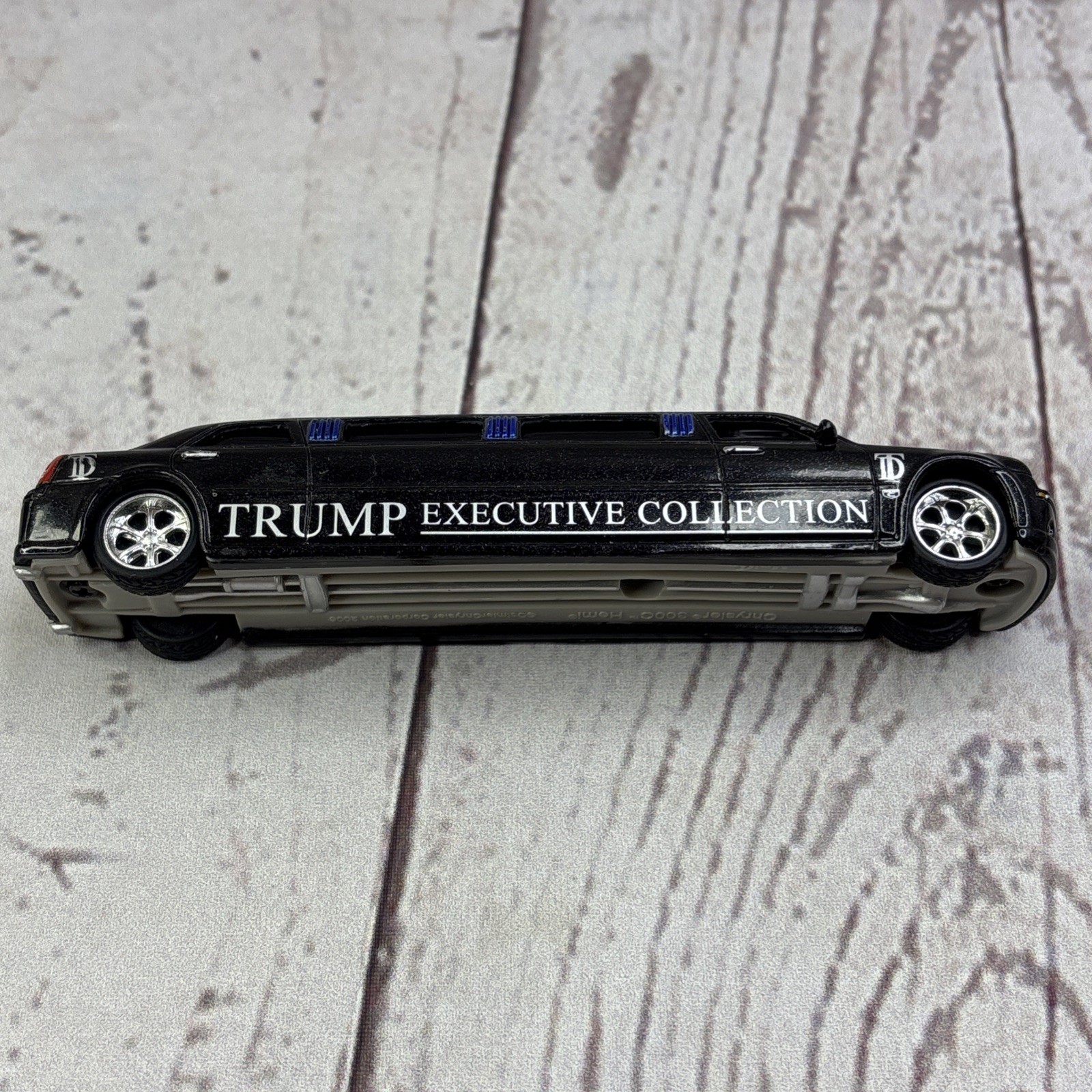 Trump Executive Diecast Collection Chrysler 300C Hemi Limo By Maisto 1/64 Scale