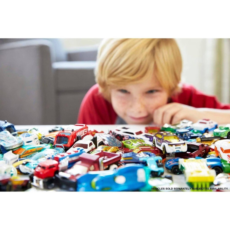 Cars& Trucks Set with 1 Exclusive Car-1:64 Scale – 8pk Vehicle styles are random