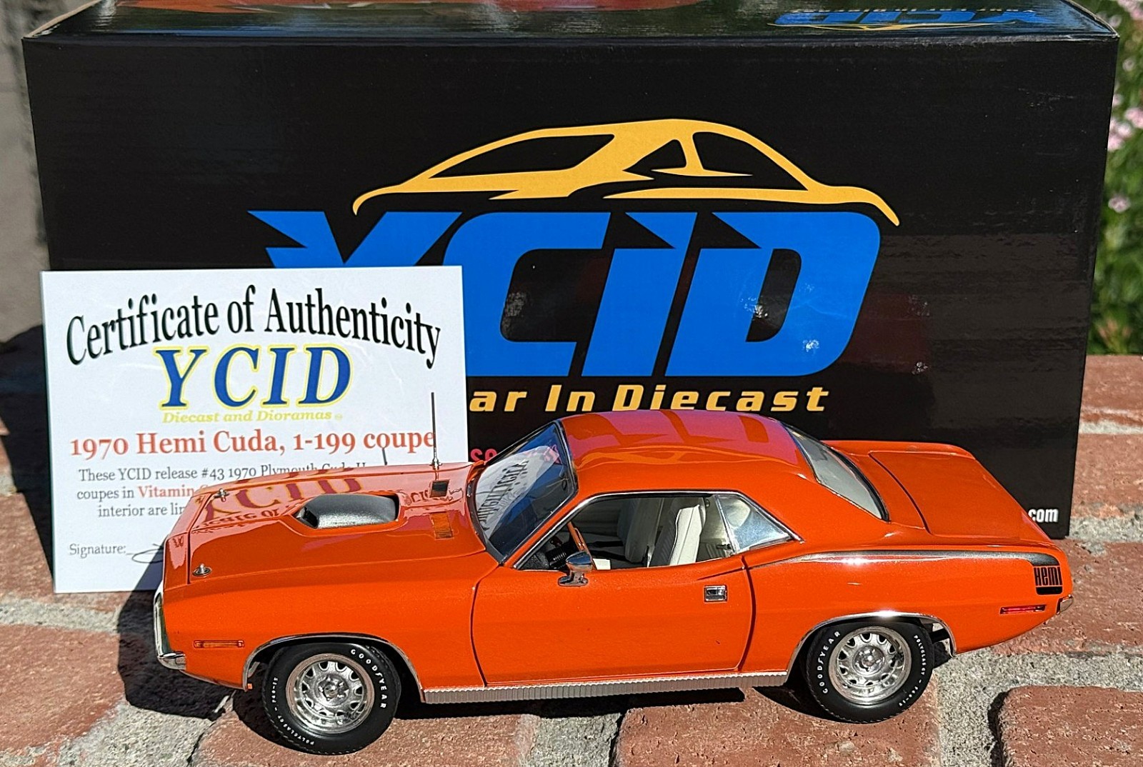 1/18 scale, YCID #43, 1970 HEMI Cuda, 1-199 in VITAMIN C ORANGE, NEW RELEASE !