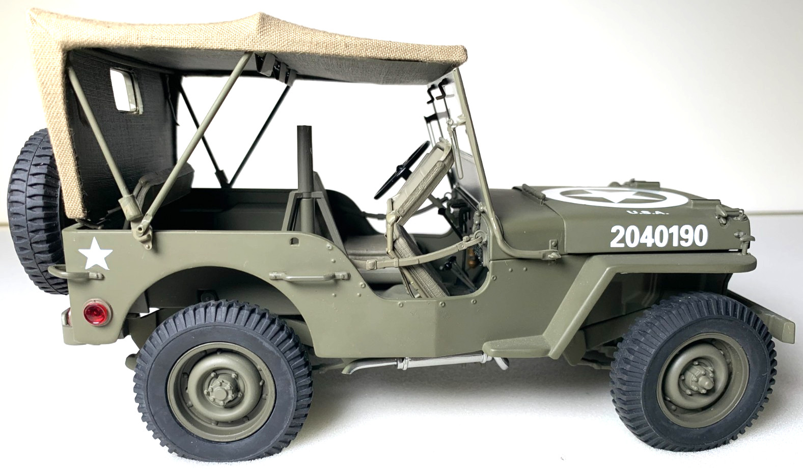 Danbury Mint WWII Jeep w/ Cover 1:16 Scale Inv. #4685