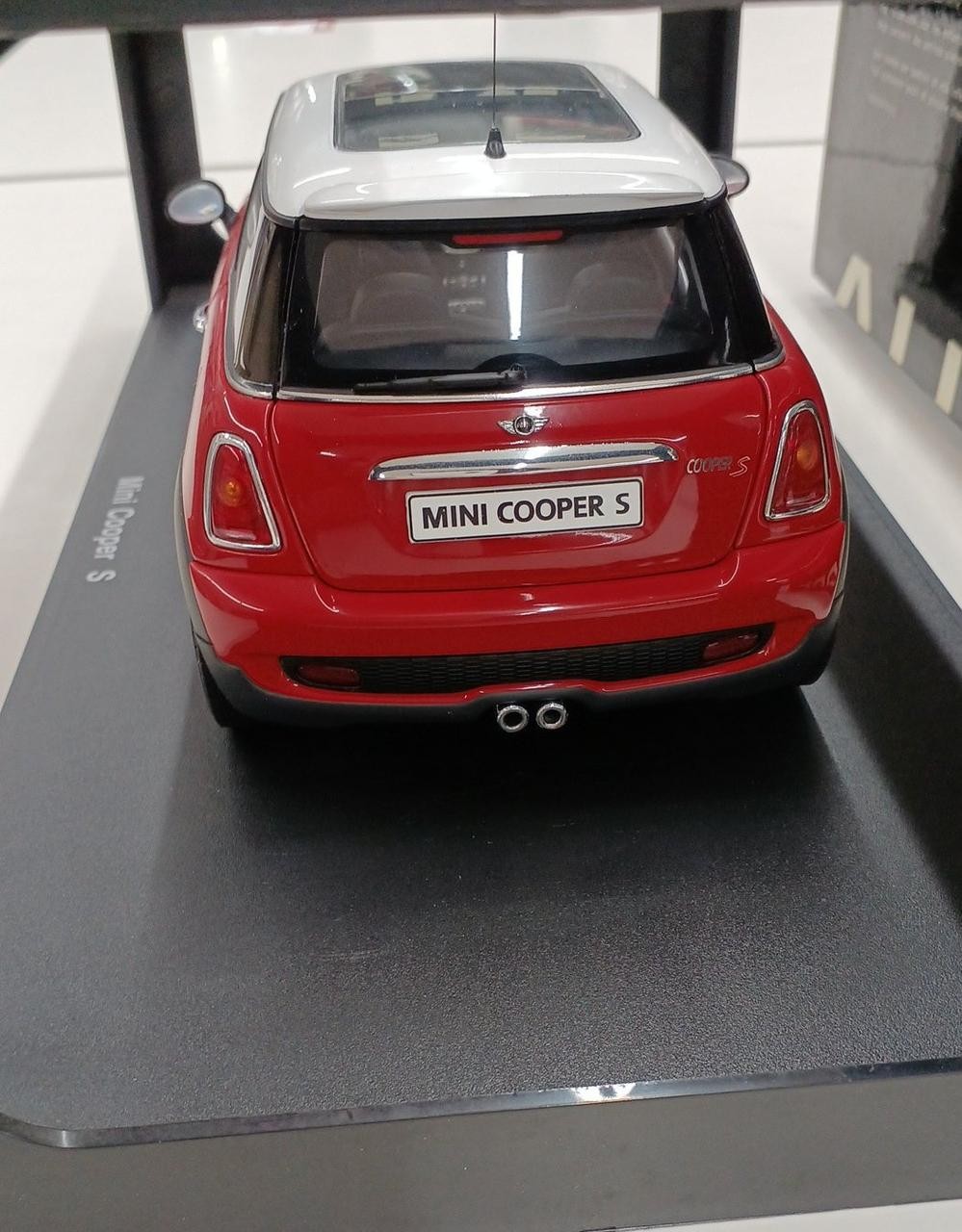 AUTOart 1/18 Mini Cooper S Red White Scale Model Car