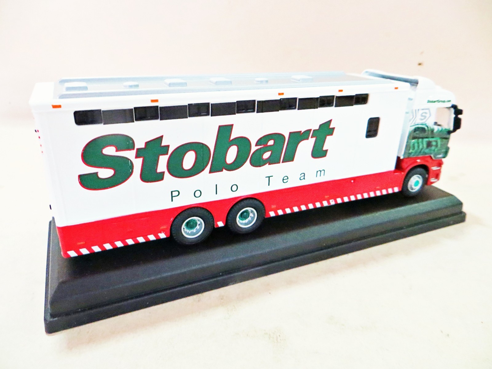 ATLAS EDITIONS ‘SCANIA HIGH LINE HORSEBOX POLO TEAM, IVY’ EDDIE STOBART 1:76