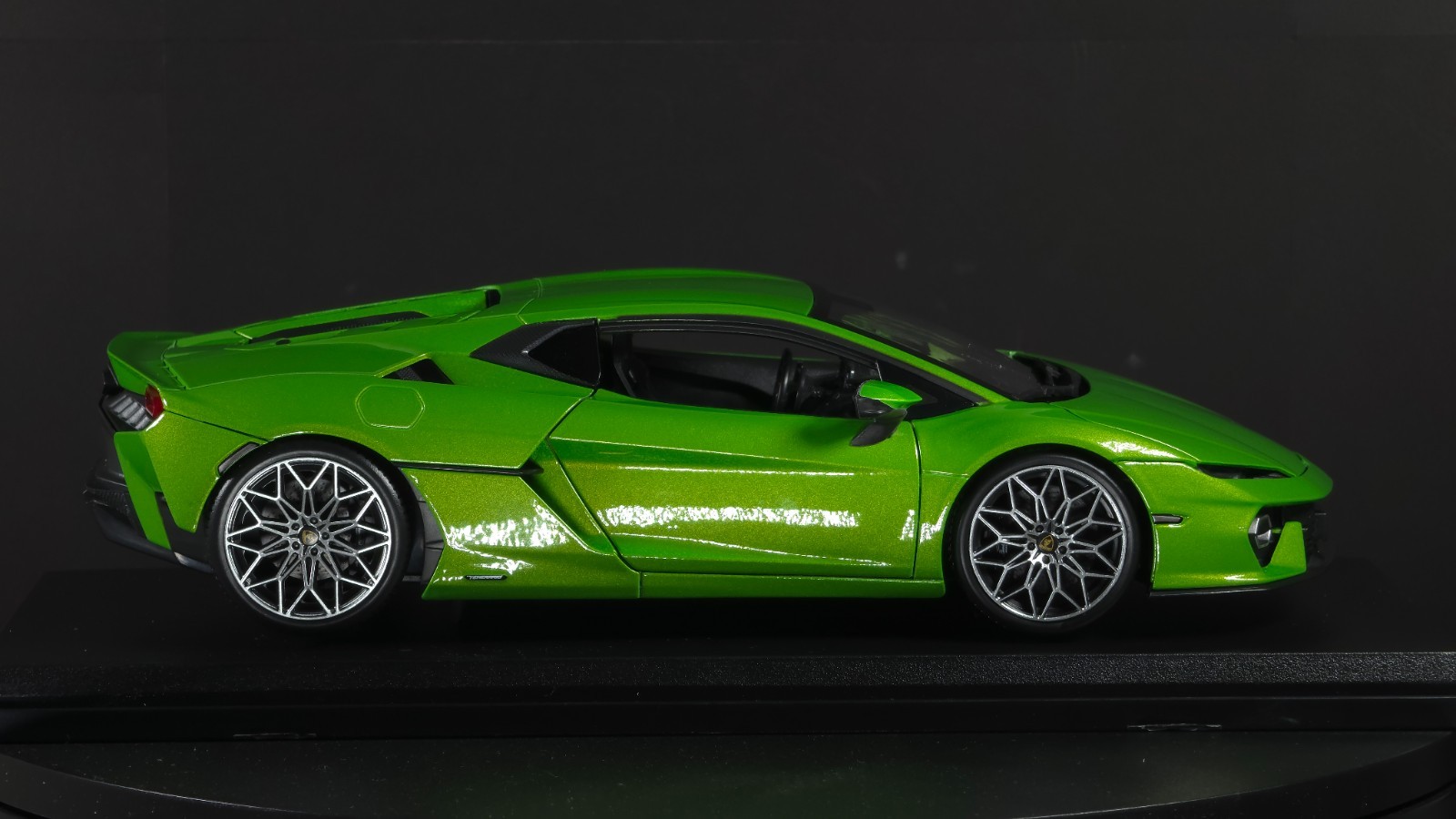 Lamborghini Temerario 1:18 Maisto Exclusive Style Special Edition – Green