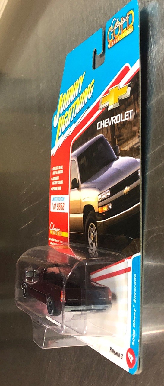 JOHNNY LIGHTNING CLASSIC GOLD 2002 CHEVY SILVERADO 1:64 SCALE VERSION B DIECAST