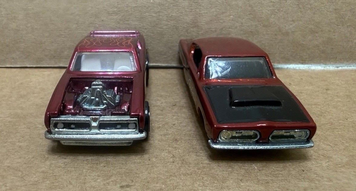 Hot Wheels Classics Series Plymouth King Cuda & Hemi Cuda