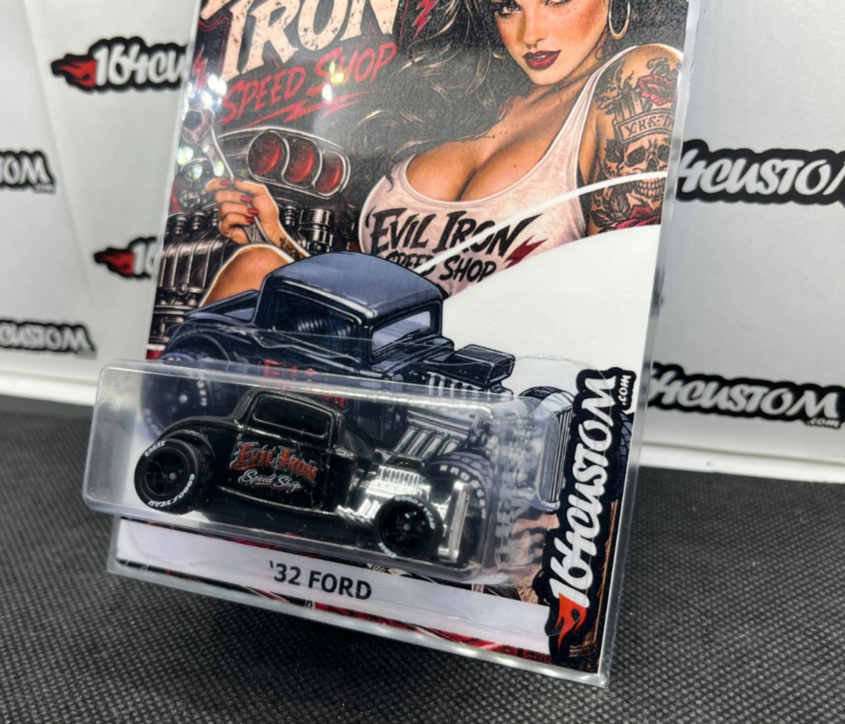Hot Wheels ’32 Ford Custom Evil Iron Speed Shop Pin UP Rat Rod Real Riders, Card