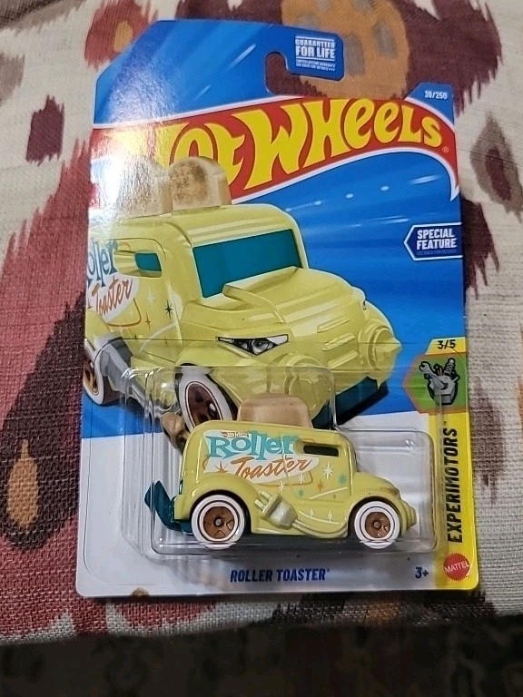 Hot Wheels Roller Toaster Diecast Car Yellow Experimotors 1:64 2025