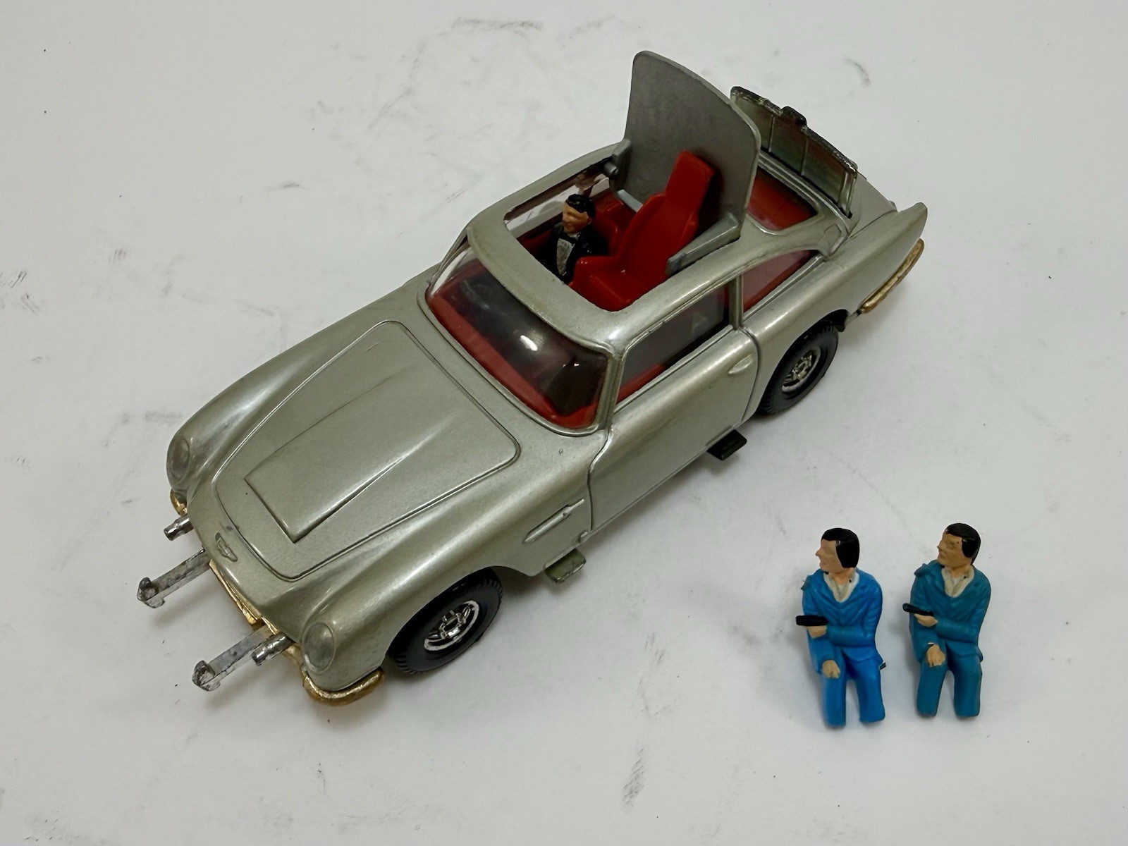 Corgi James Bond Aston Martin DB5 #271 w/ Box, 2 Figures, All Functions Work