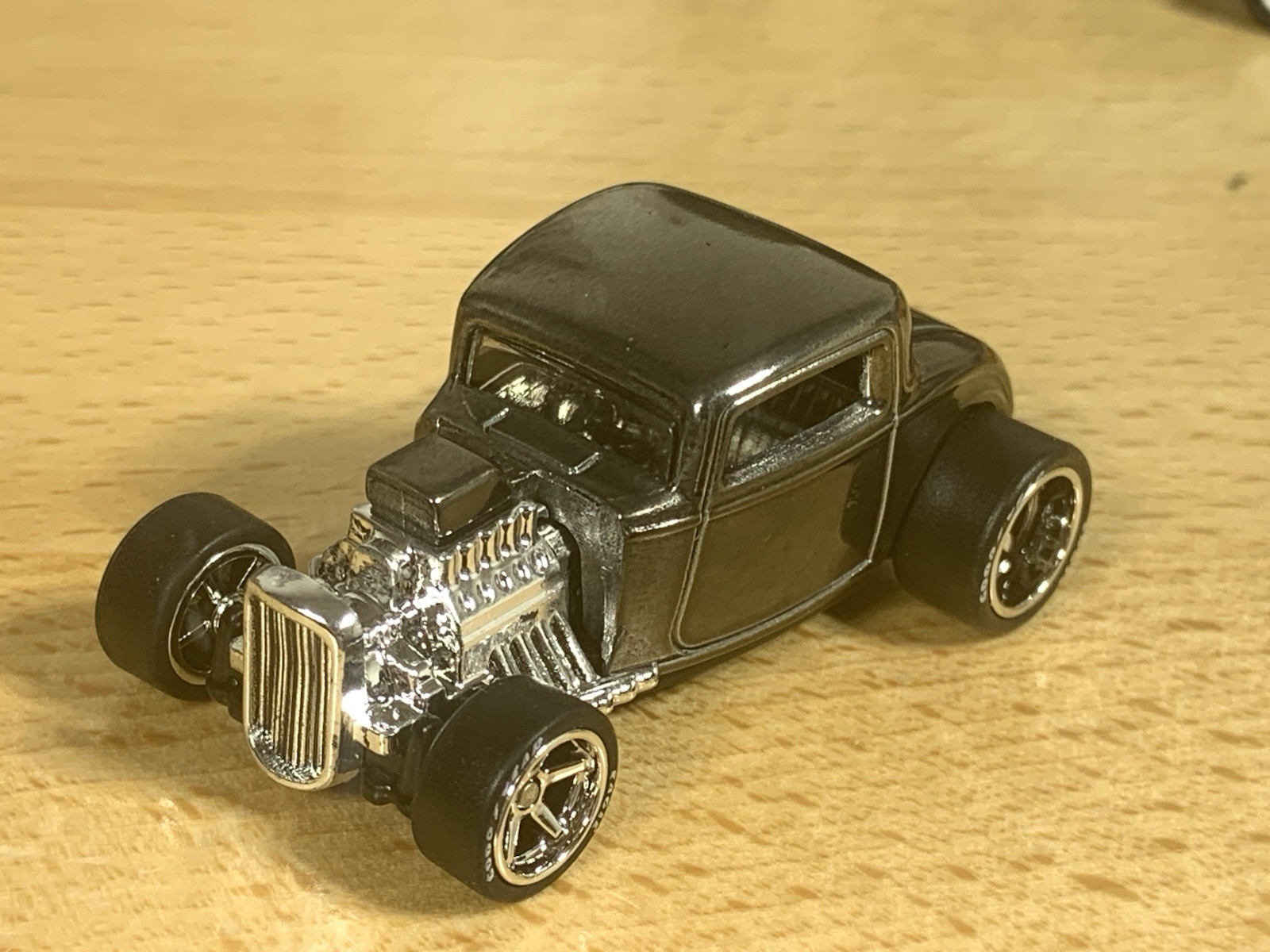 Hot Wheels Zinc Plated Custom ’32 Ford Hot Rod with Metal Base & Wheel Swap