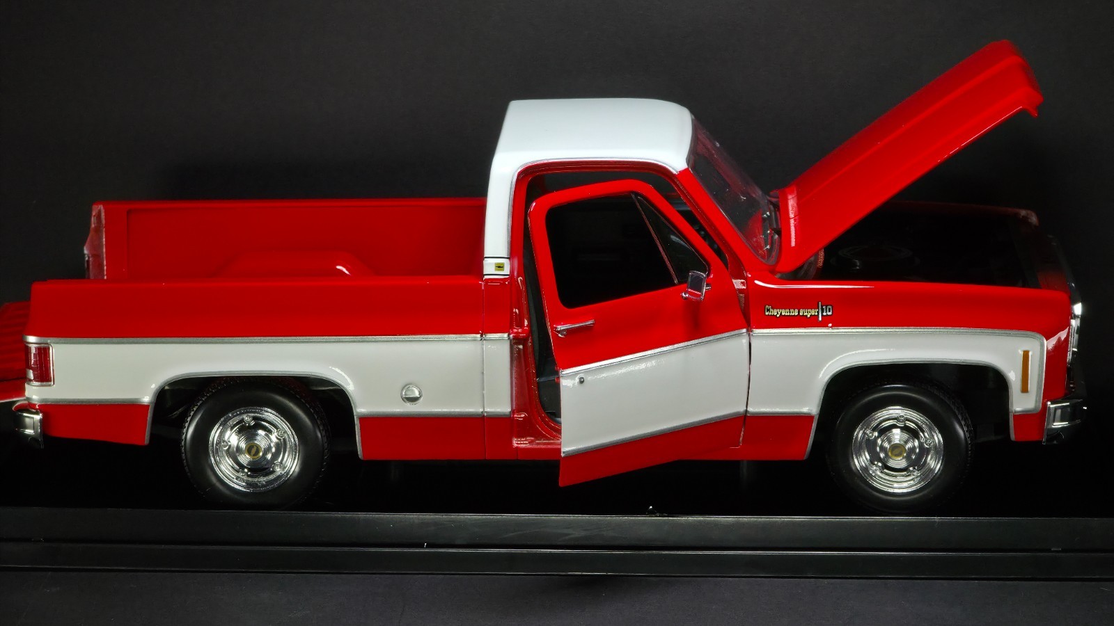 1974 Chevrolet C10 Cheyenne Super 1:18 Maisto Exclusive Style Special Edition
