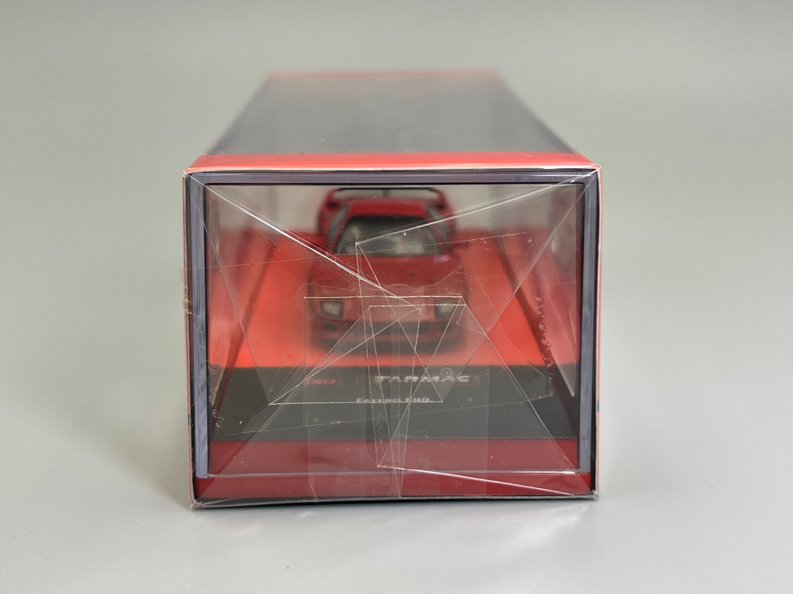 Ferrari F40 Rosso Corsa Tarmac Works Road64 1/64 scale with Display Case