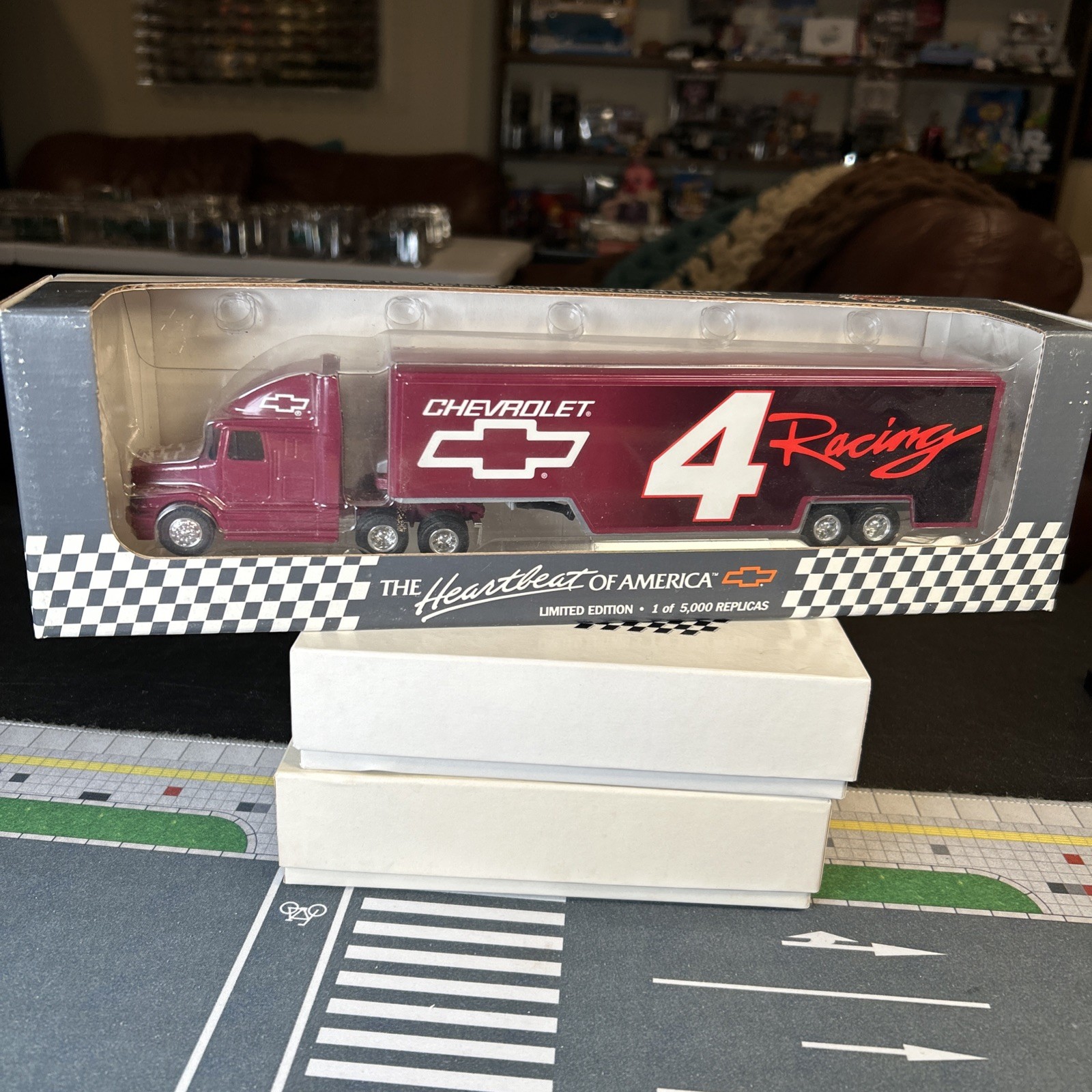 Ertl T097 1994 1/64 SPORTS IMAGE #4 HEARTBEAT of AMERICA CHEVY Transporter 5,000