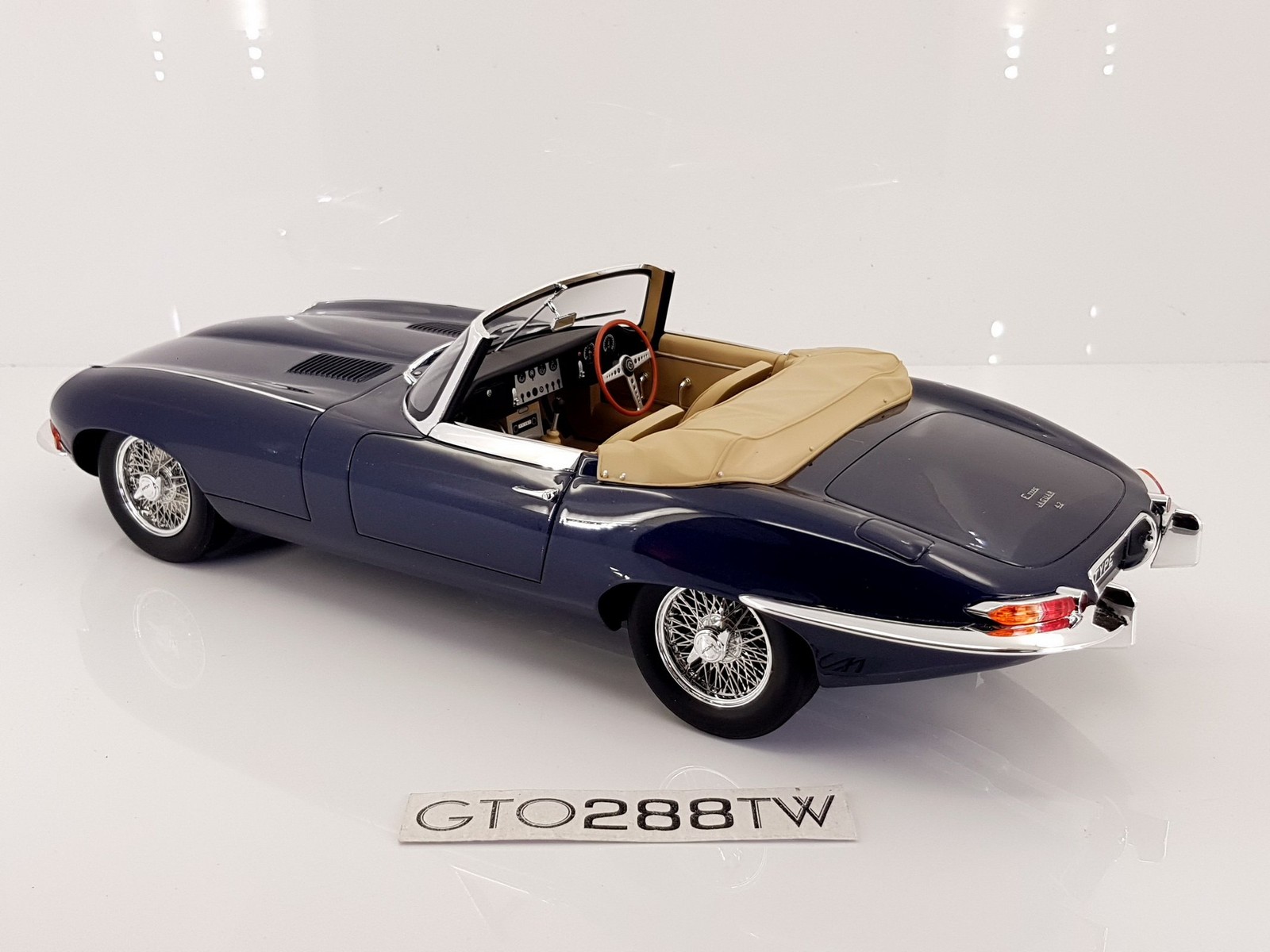GT Spirit 1:12 scale Jaguar E Type Roadster/Cabriolet Dark Blue Metallic (GT219)