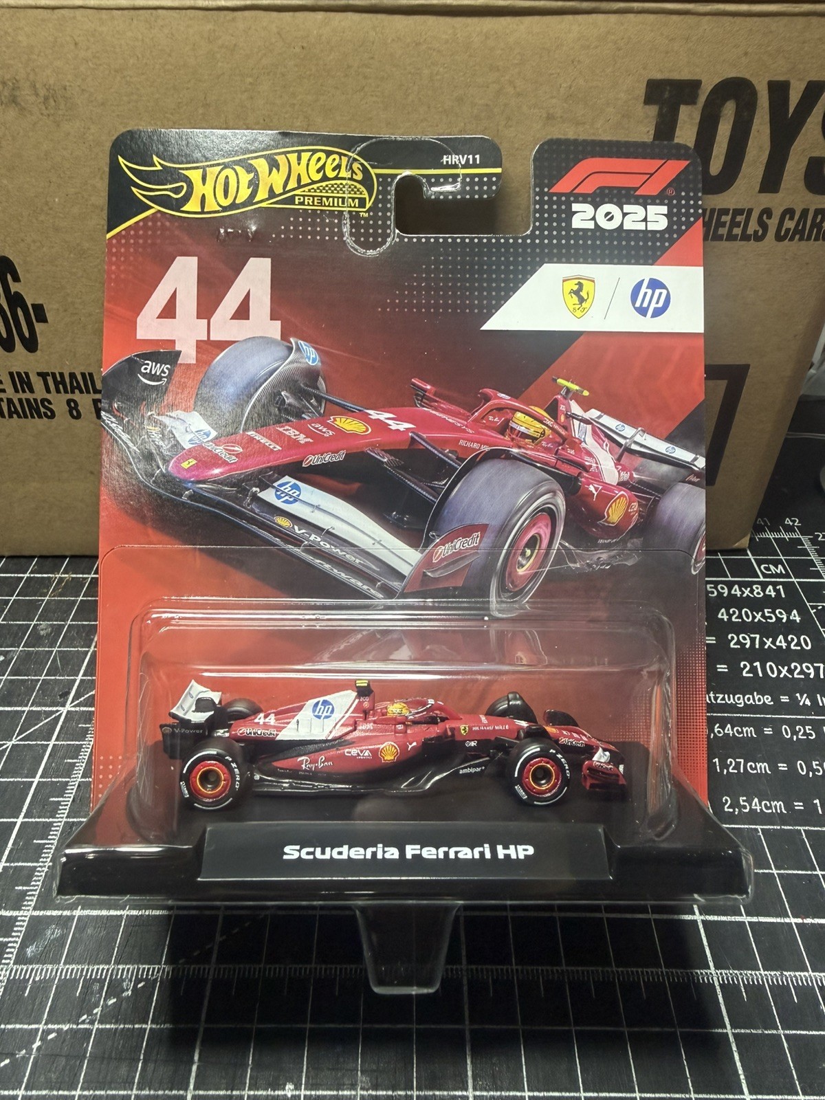 Hot Wheels Premium F1 Scuderia Ferrari HP Lewis Hamilton #44