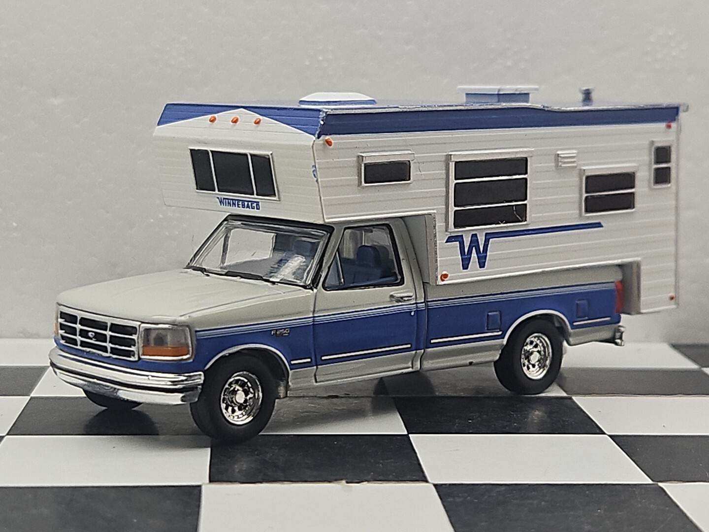 GREENLIGHT 1992 4×4 Ford F-250 XLT Lariat Truck 1:64 CAMPER Pickup Ertl Farm 4WD