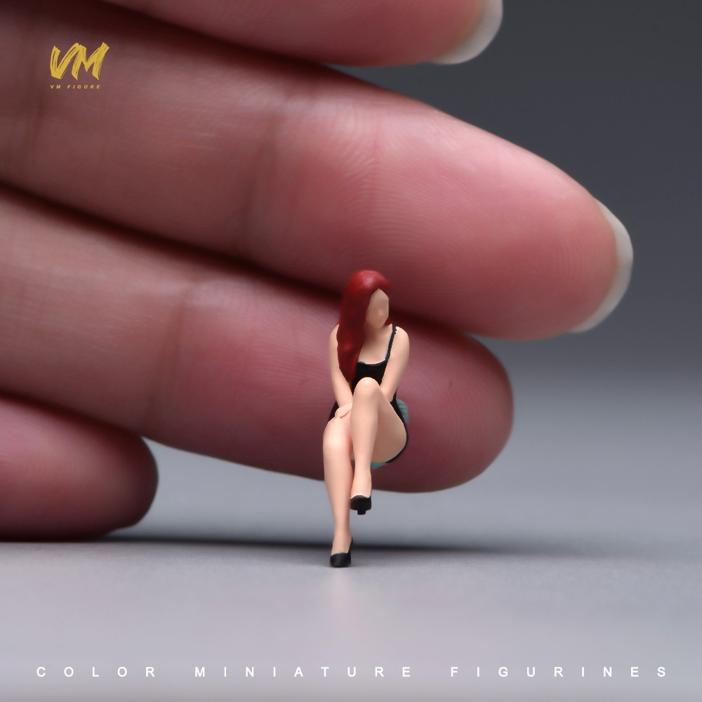 1/64 Miniatures Sexy Red Hair Beauty Scene Props Model Figures For Cars Vehicle