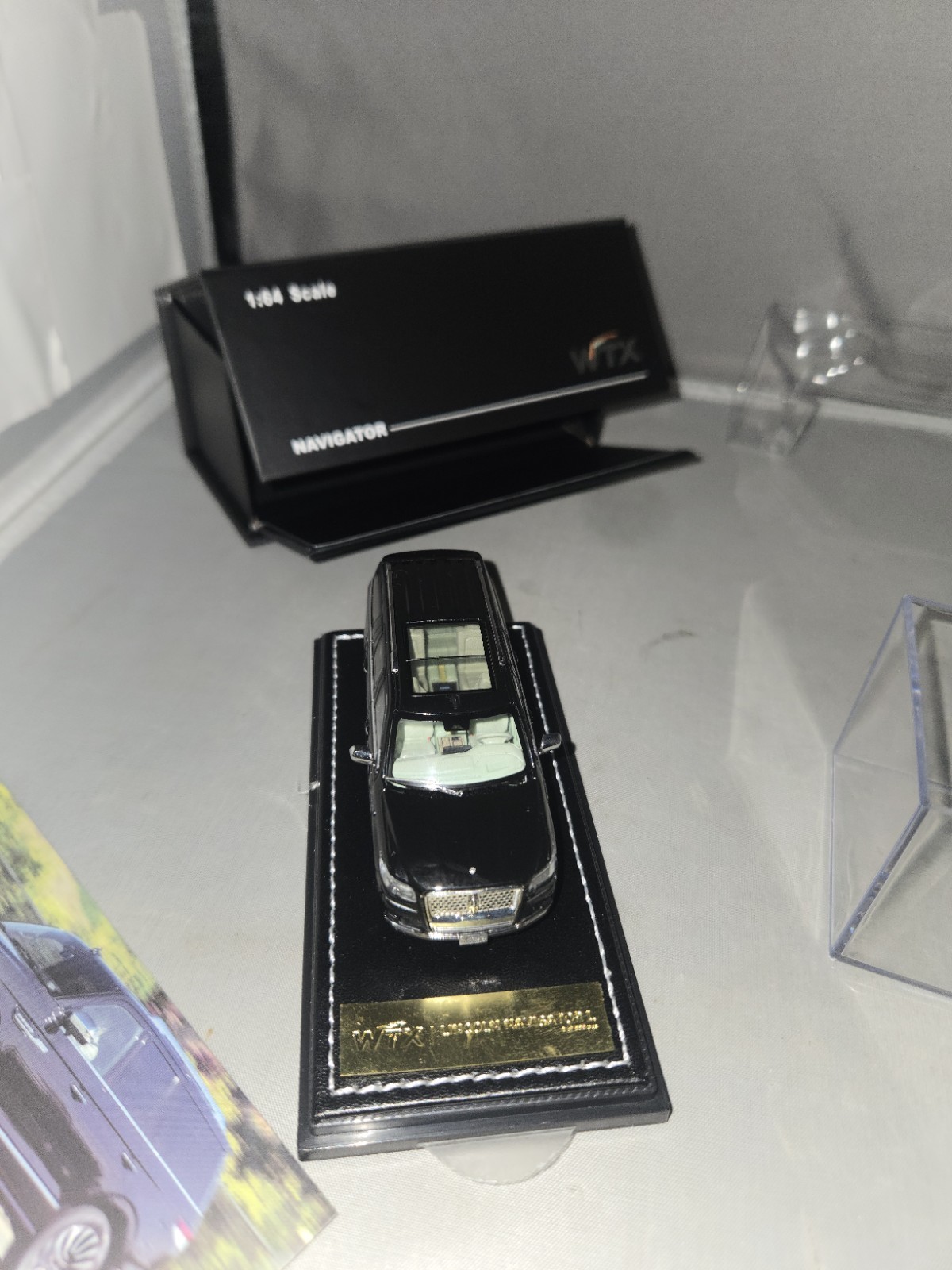 WTX 1:64 Lincoln Navigator SUV Black In Arylic Case.