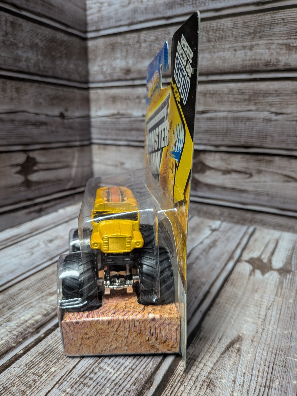 Hot Wheels Monster Jam Driving Skool Bus Monster Truck 1:64
