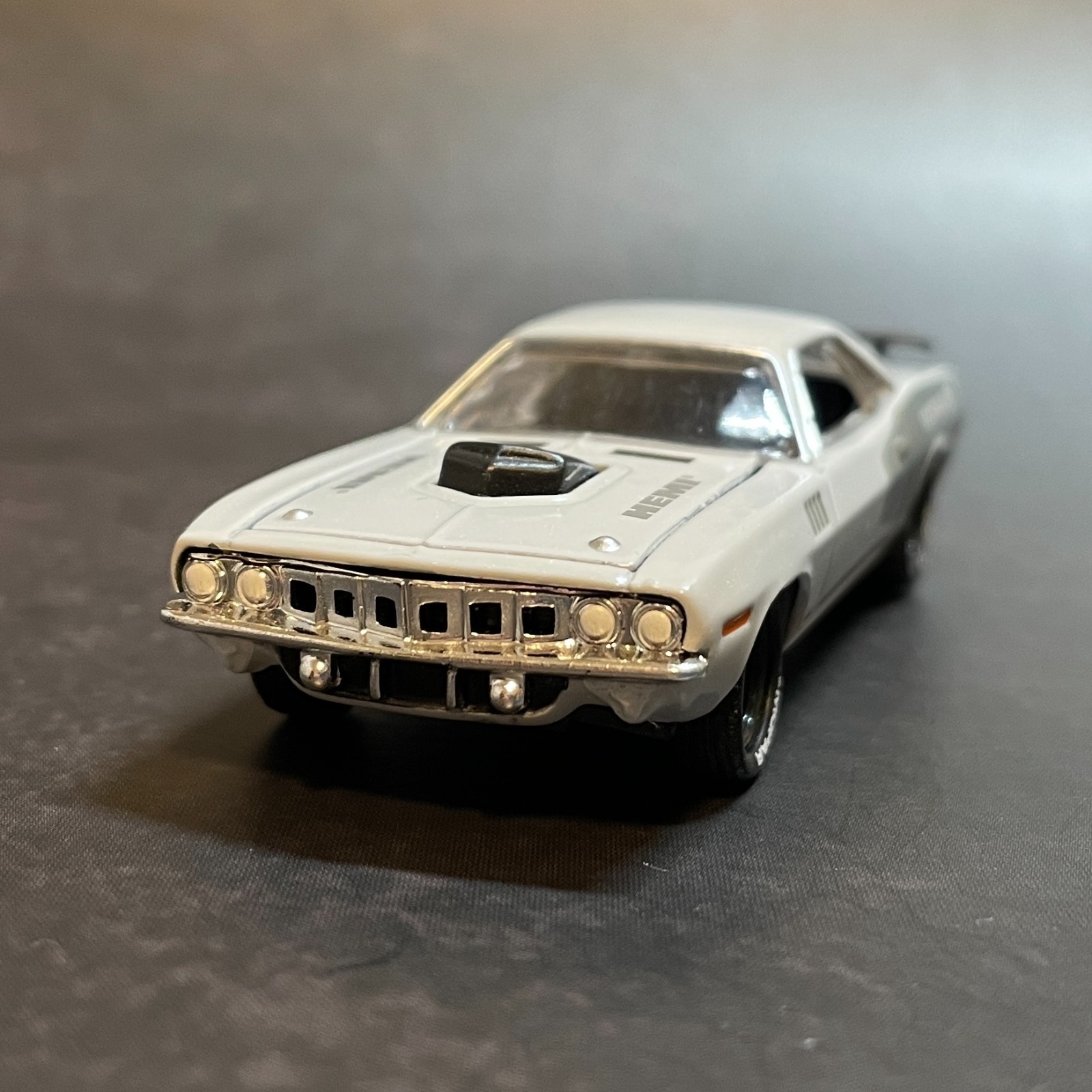 1971 Plymouth HEMI Cuda *light ceramic gray* 1/64 M2 Machines Premium Diecast