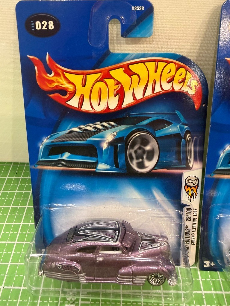 Hot Wheels 2004 First Editions 28/100 – LOT OF 2 – Chevy Fleetline 1947 #028