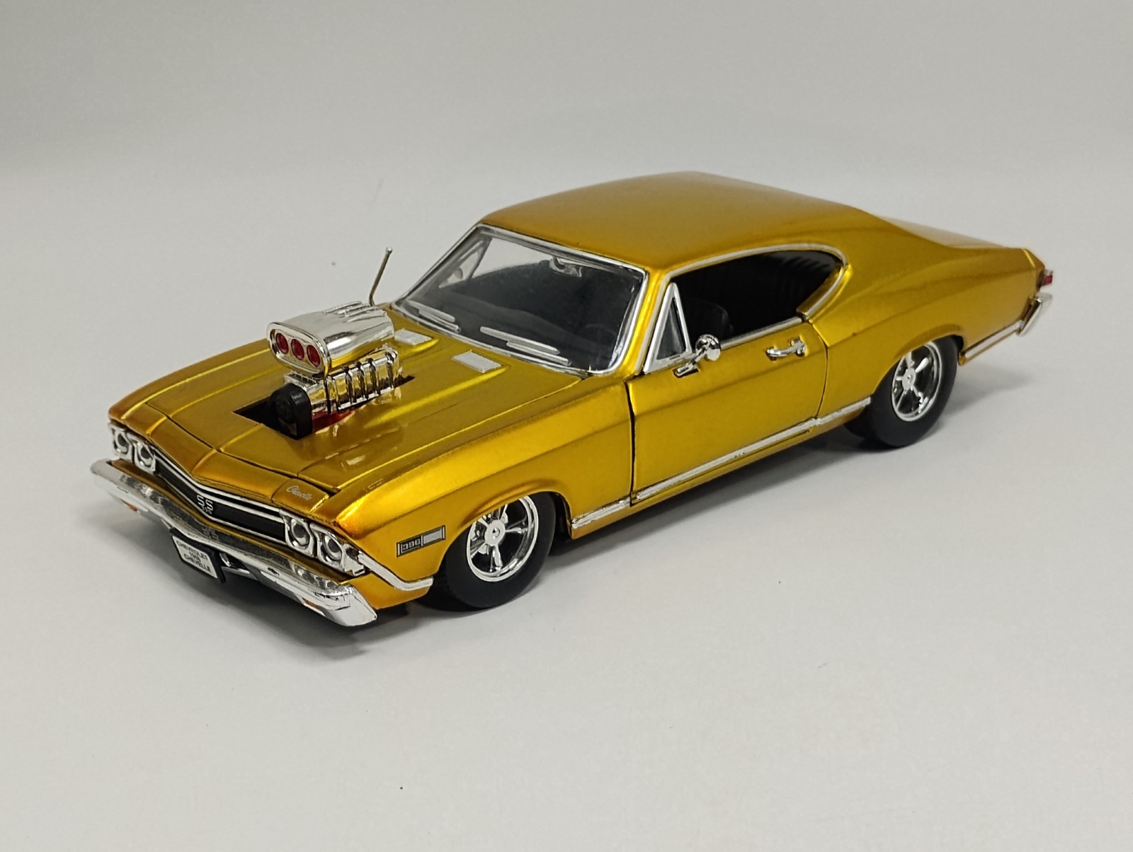 SunnySide 1:24 Scale Gold 1968 Chevy Chevelle SS 396 HARD TO FIND