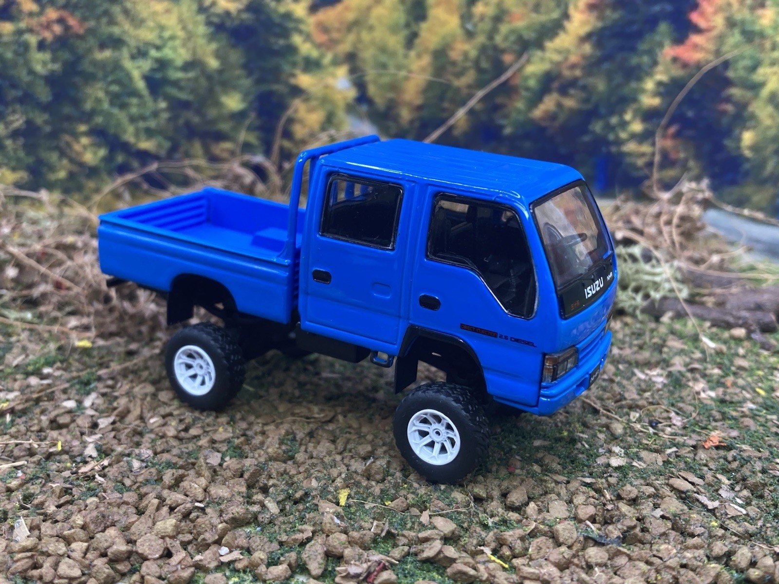 Isuzu NHR Lifted 4×4 Pickup Truck 1/64 Scale Massdi Diecast Custom Model1