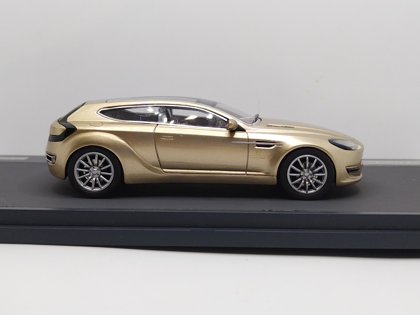 MATRIX 1/43 Aston Martin Bertone AM Jet 2 Concept 2013. Wow Rare!
