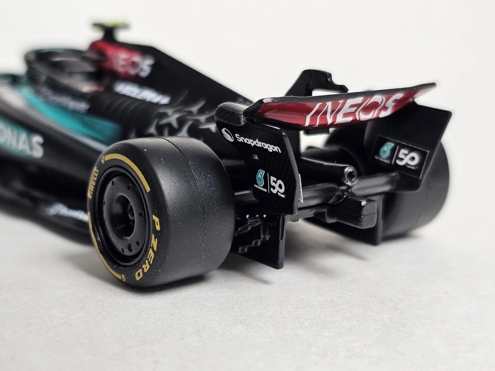 1:43 1/43 Mercedes AMG Hamilton #44 W15 2024 Singapore Petronas F1 Car Display
