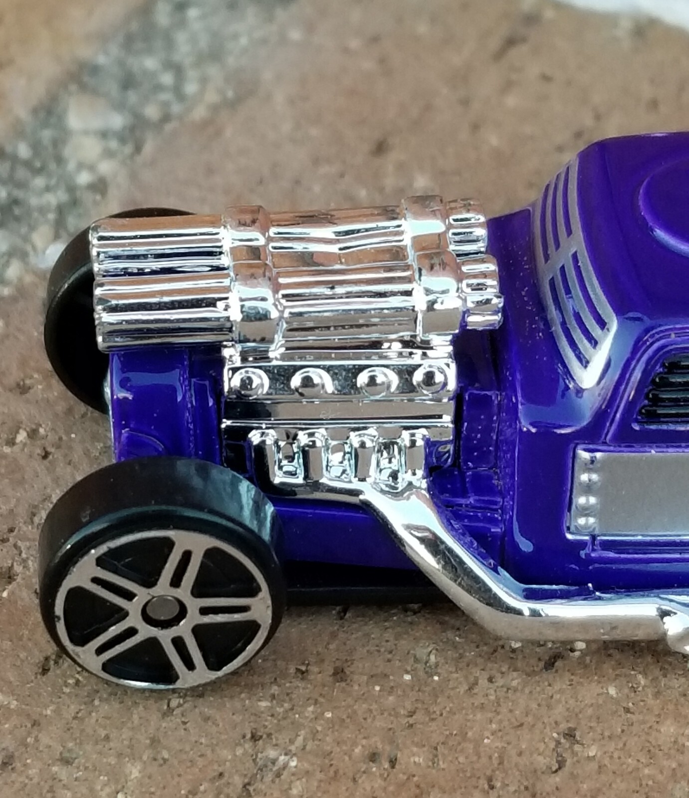 Maisto Leadslinger 1:64 Scale LOOSE Purple 