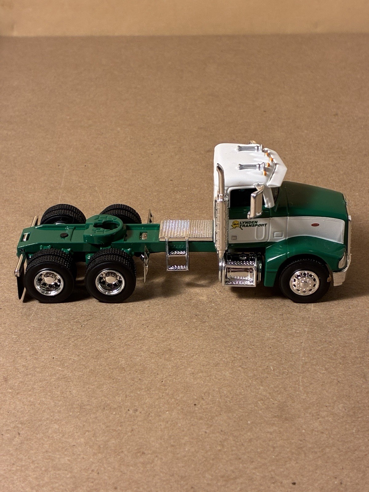 SpecCast Peterbilt 385 Alaska Lynden Transport Die Cast Collector Replica (Desc)