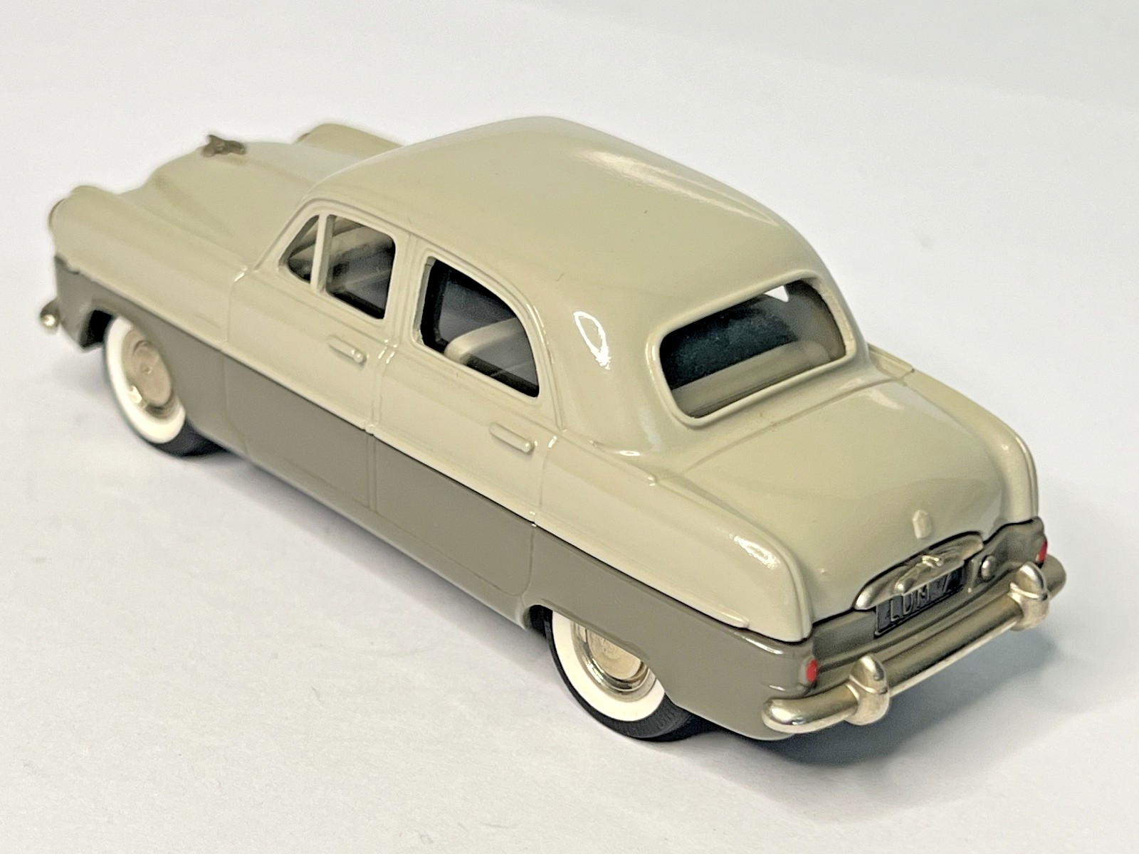 Lansdowne 1:43 Scale LD7 1954 Ford Zephyr Zodiac Sedan – 2 Tone Gray
