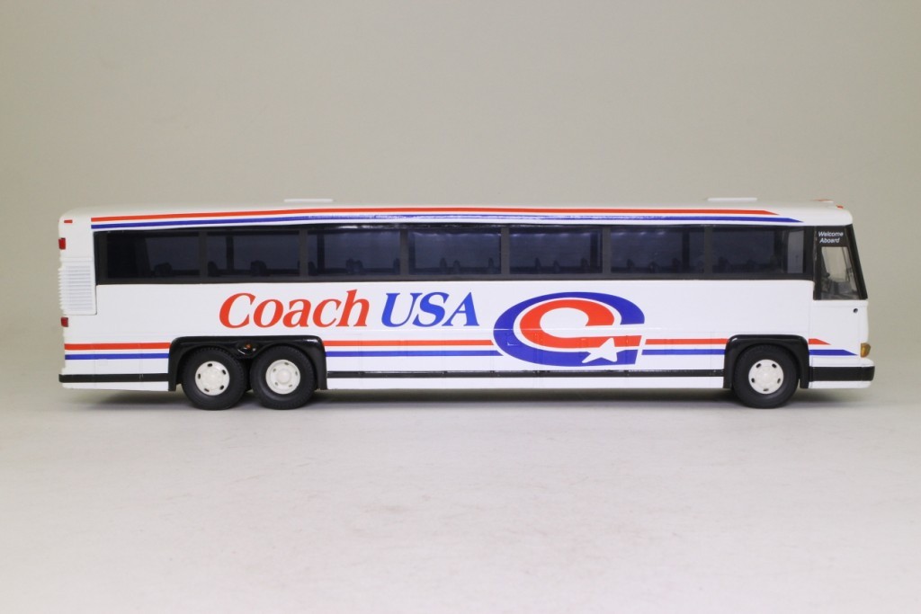 Corgi MCI-102 Coach Bus-Coach USA 1:50 Scale DieCast NIB with mirrors-NO ID Card