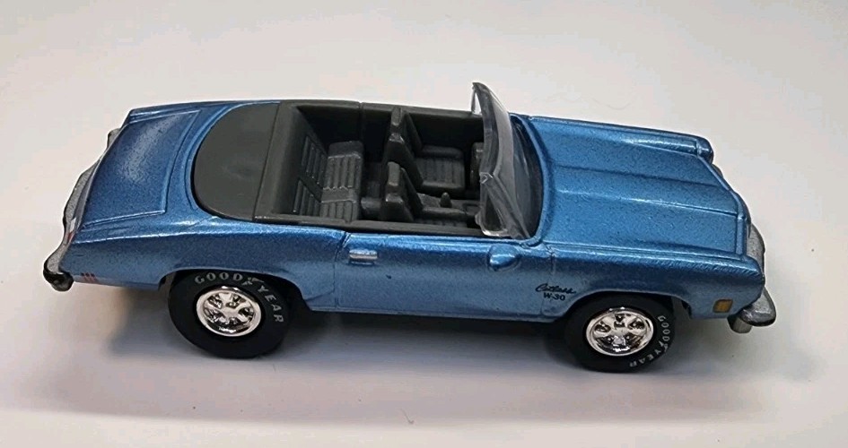 Johnny Lightning Blue 1974 Hurst Olds 442 W-30 Convertible 1/64 Diecast