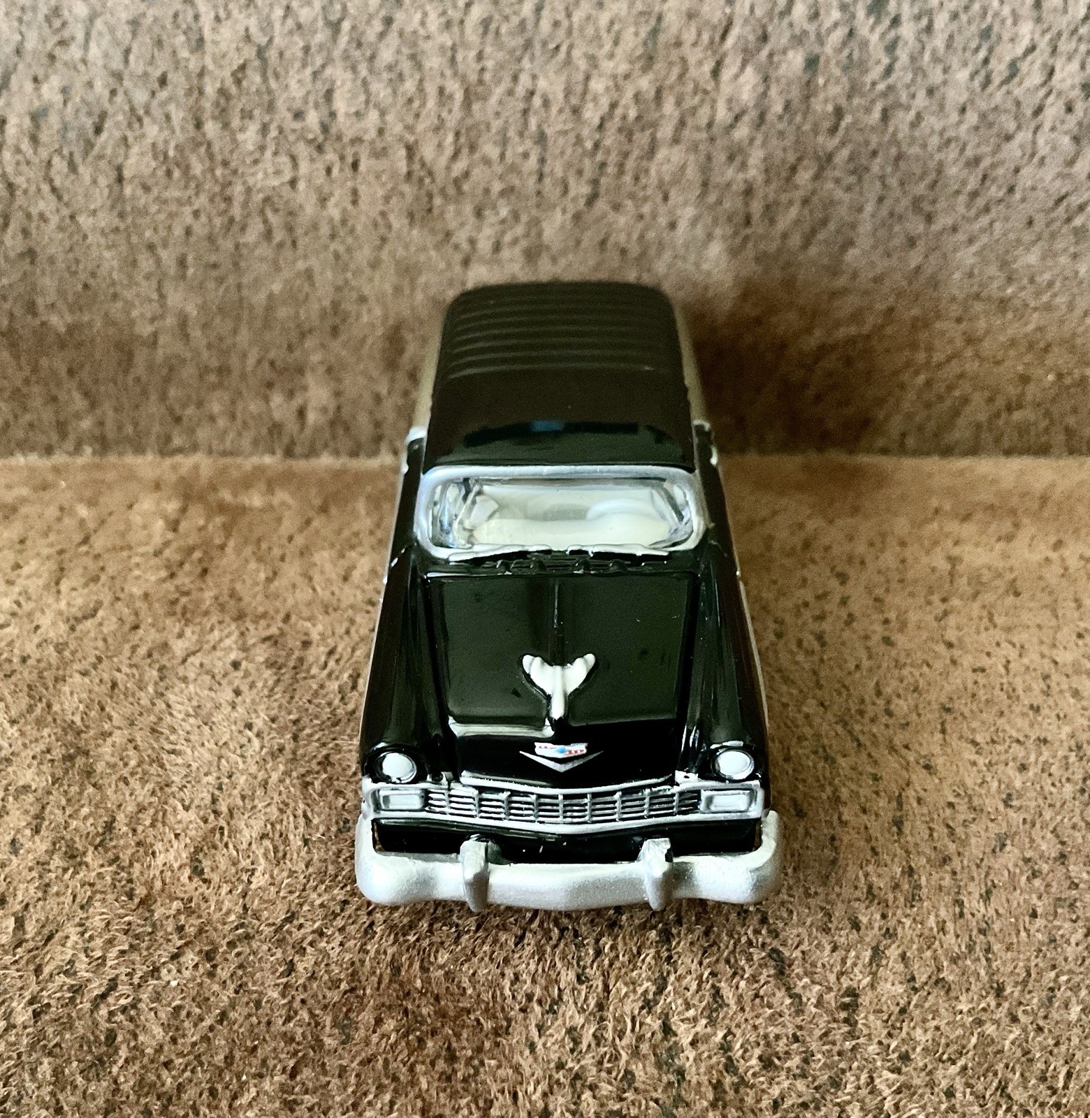 Johnny Lightning 1956 Black/Gold Chevy Nomad – Storage Tin – Very Nice