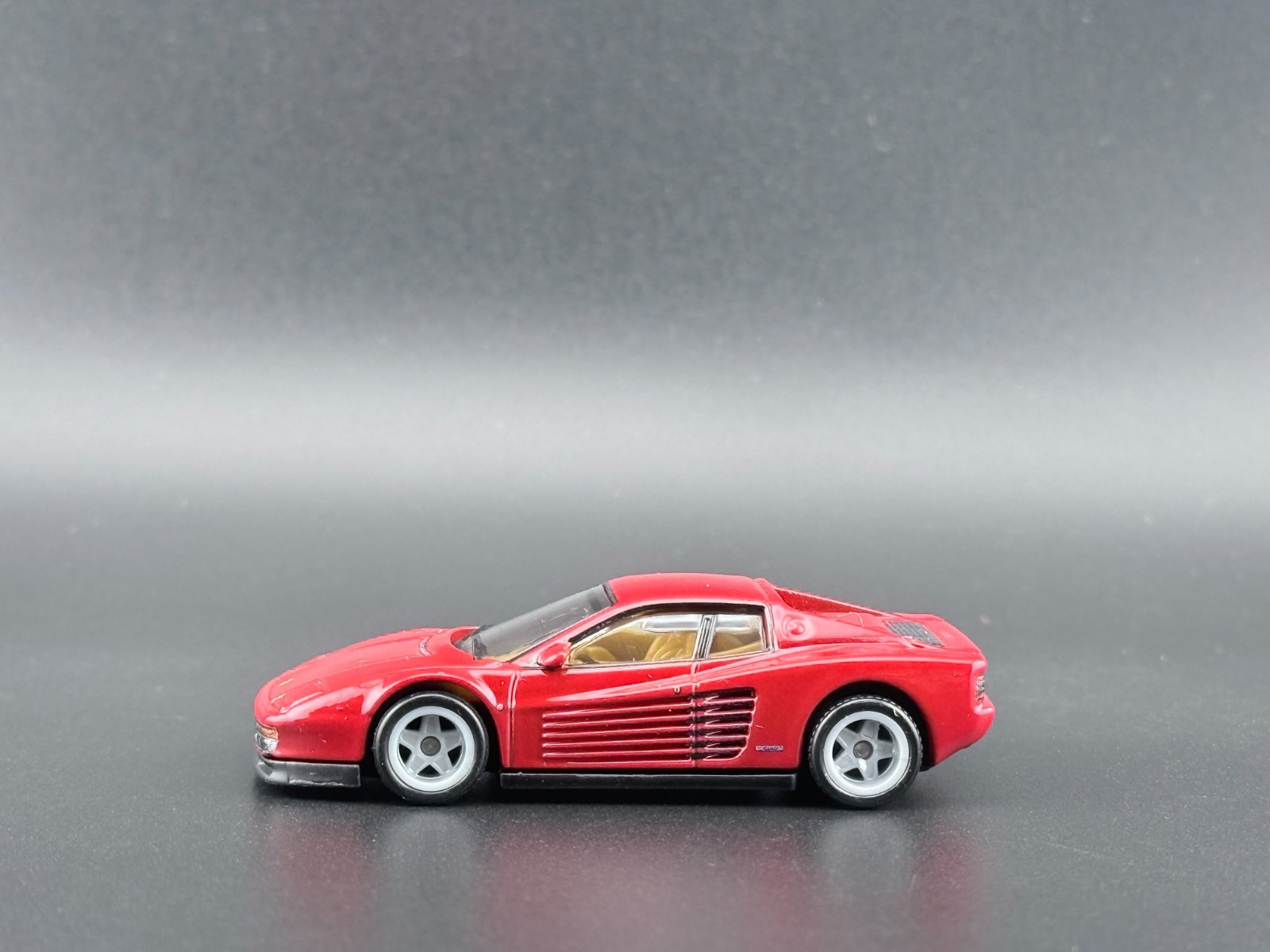 Hot Wheels Ferrari Testarossa Modern Classics FPY86-961S 1/64