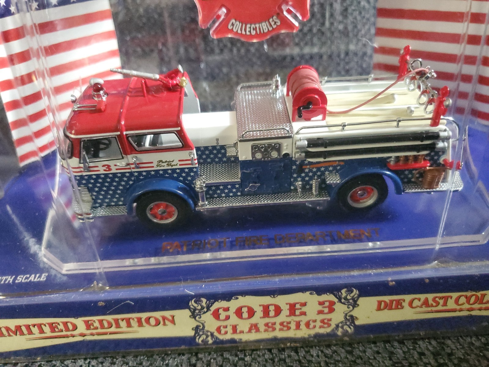 Mack Code 3 Classics Patriot Fire Dept 1/64 Die Cast Fire Engine 12351 (C3-5)