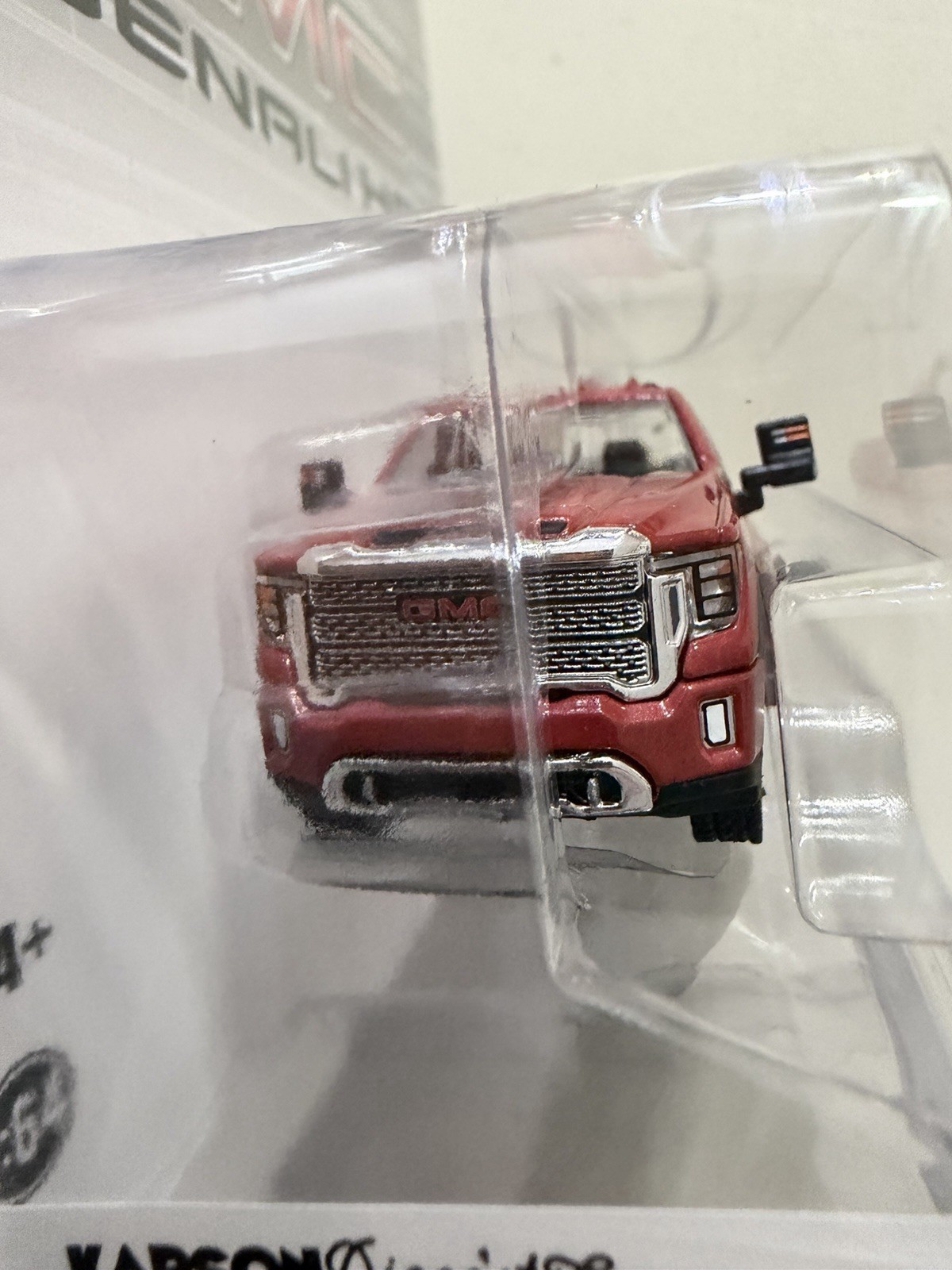 1:64 Greenlight 2022 GMC Sierra 2500 HD Denali Cayenne Red Metallic Karson Excl