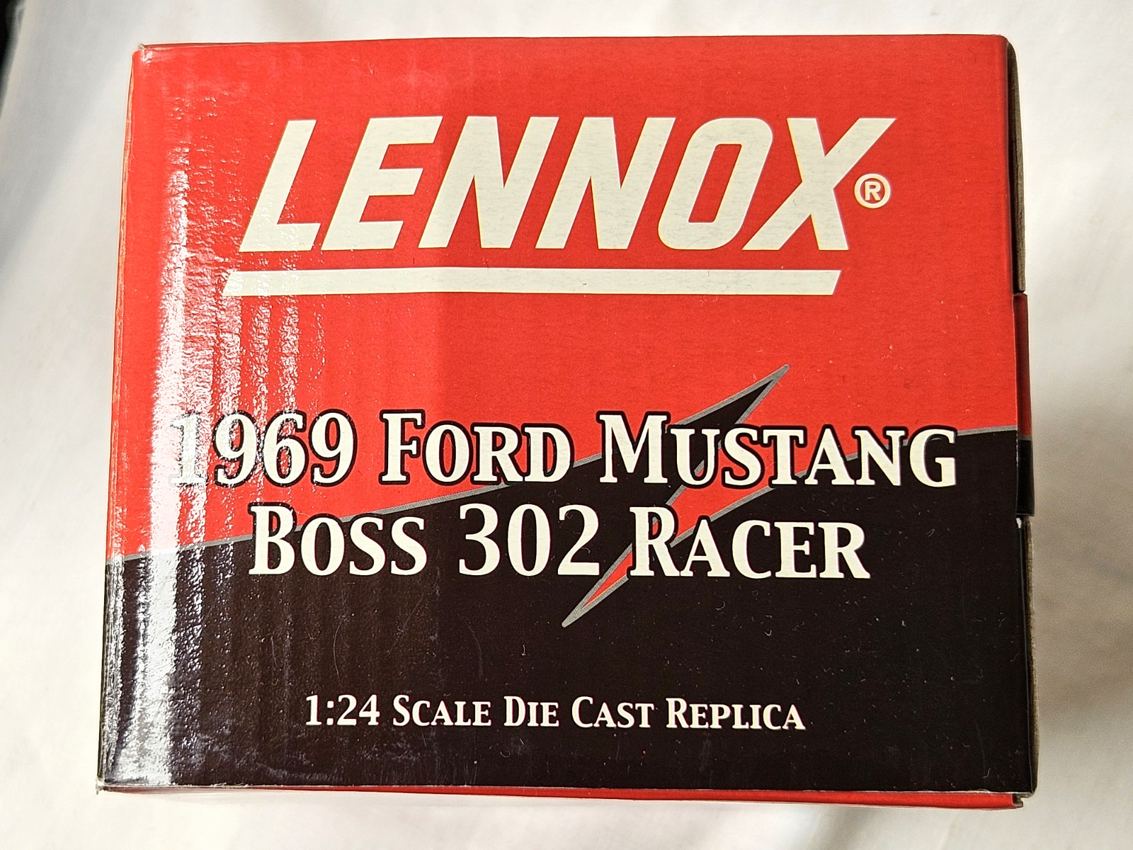 LENNOX 1969 Ford Mustang BOSS 302 Racer 1:24 Scale Die Cast Model NIB