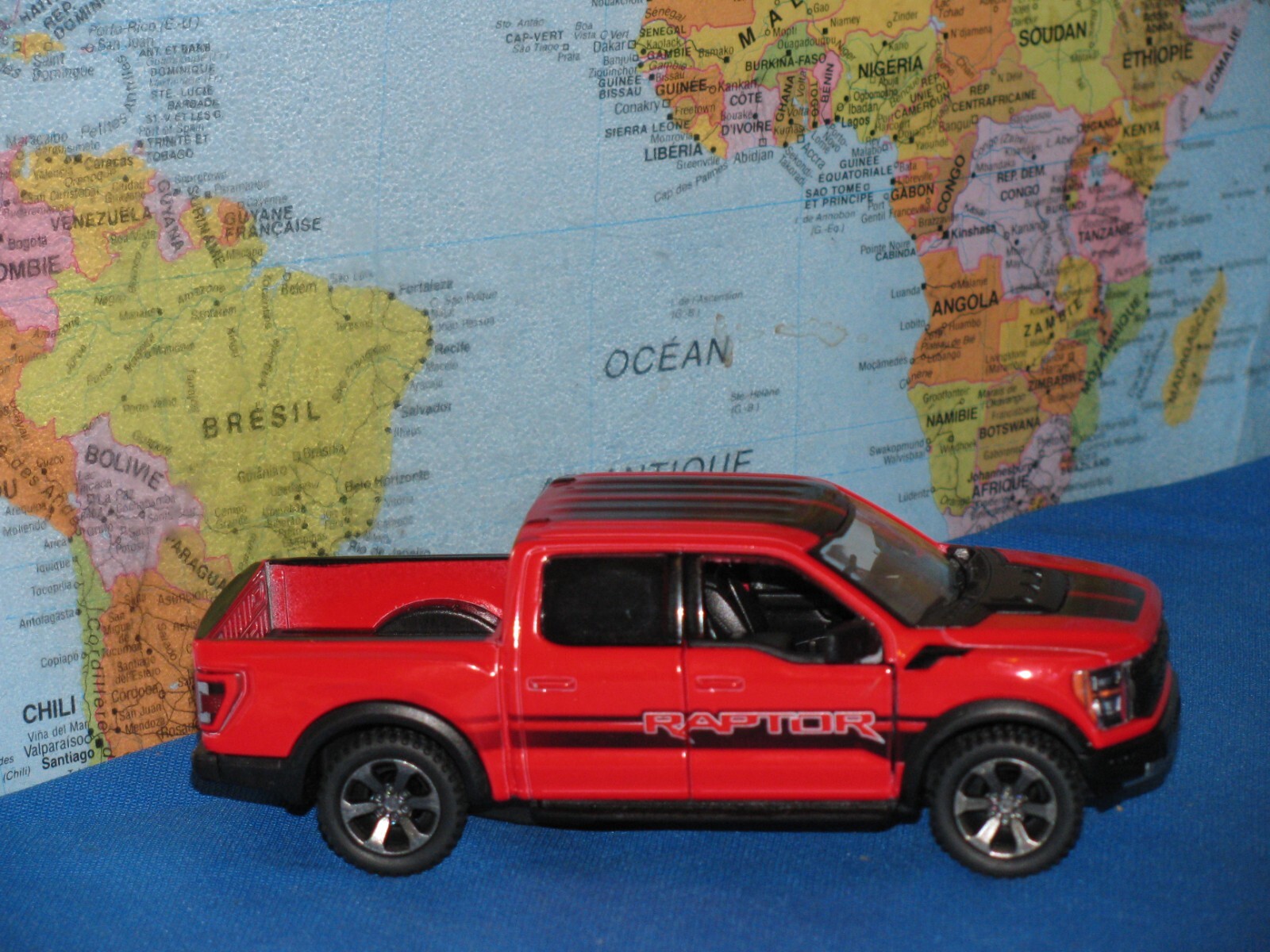 1/46 KINSMART 2022 FORD F-150 RAPTOR RED KT5436 ***BRAND NEW & RARE***