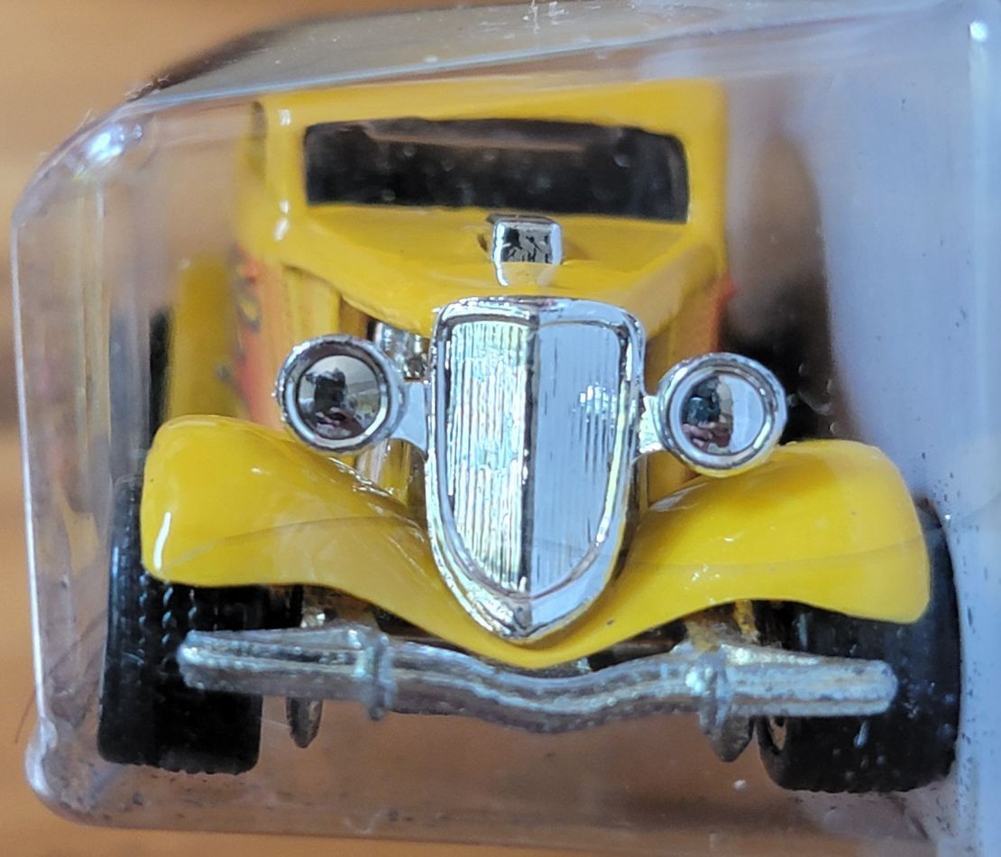 Hot Wheels 2010 Larry’s Garage Yellow 3 – Window ’34 Ford 11/20 Real Riders