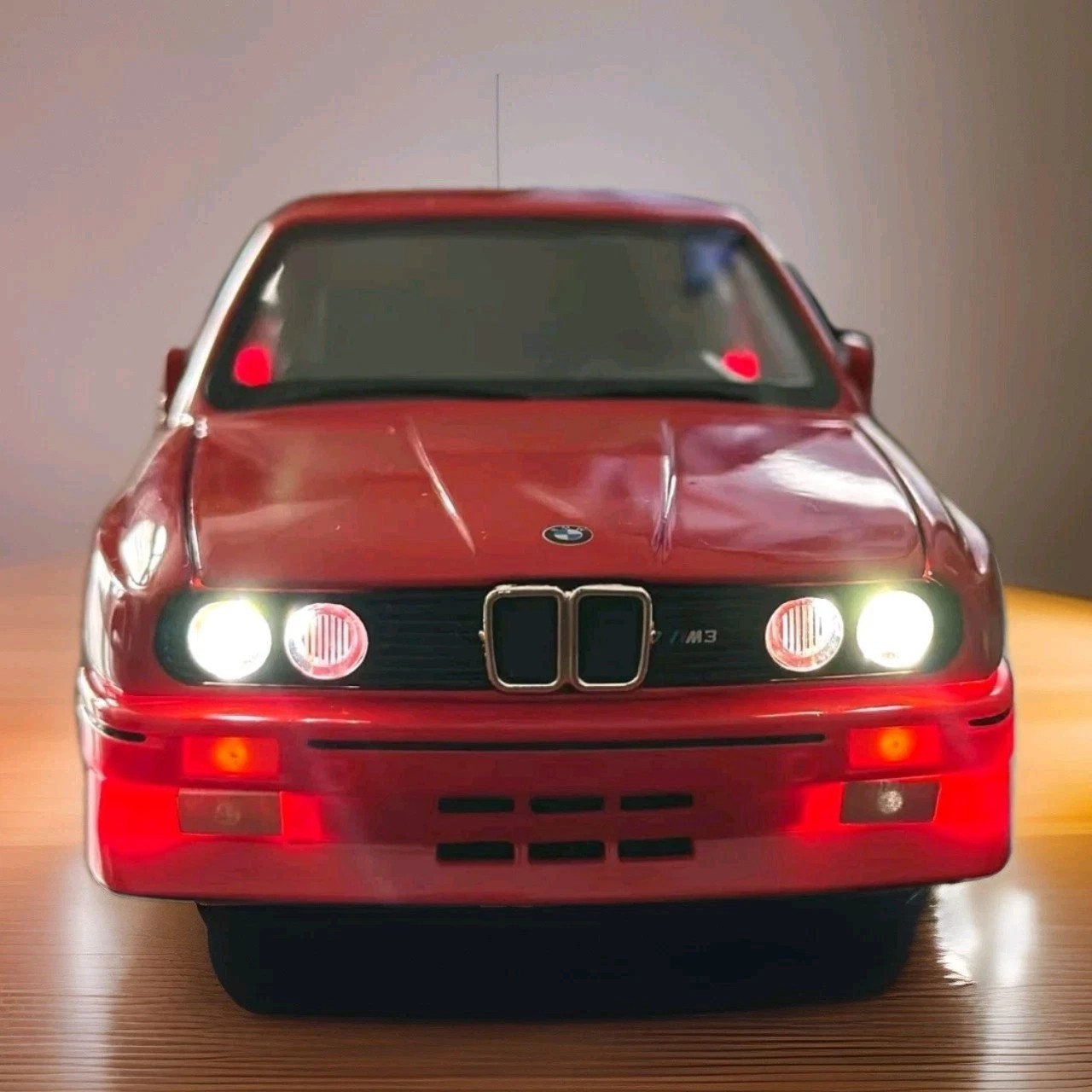 1:24 BMW M3 E30 Diecast Car Alloy Model – Sound & Light Classic Vehicle Toy Gift